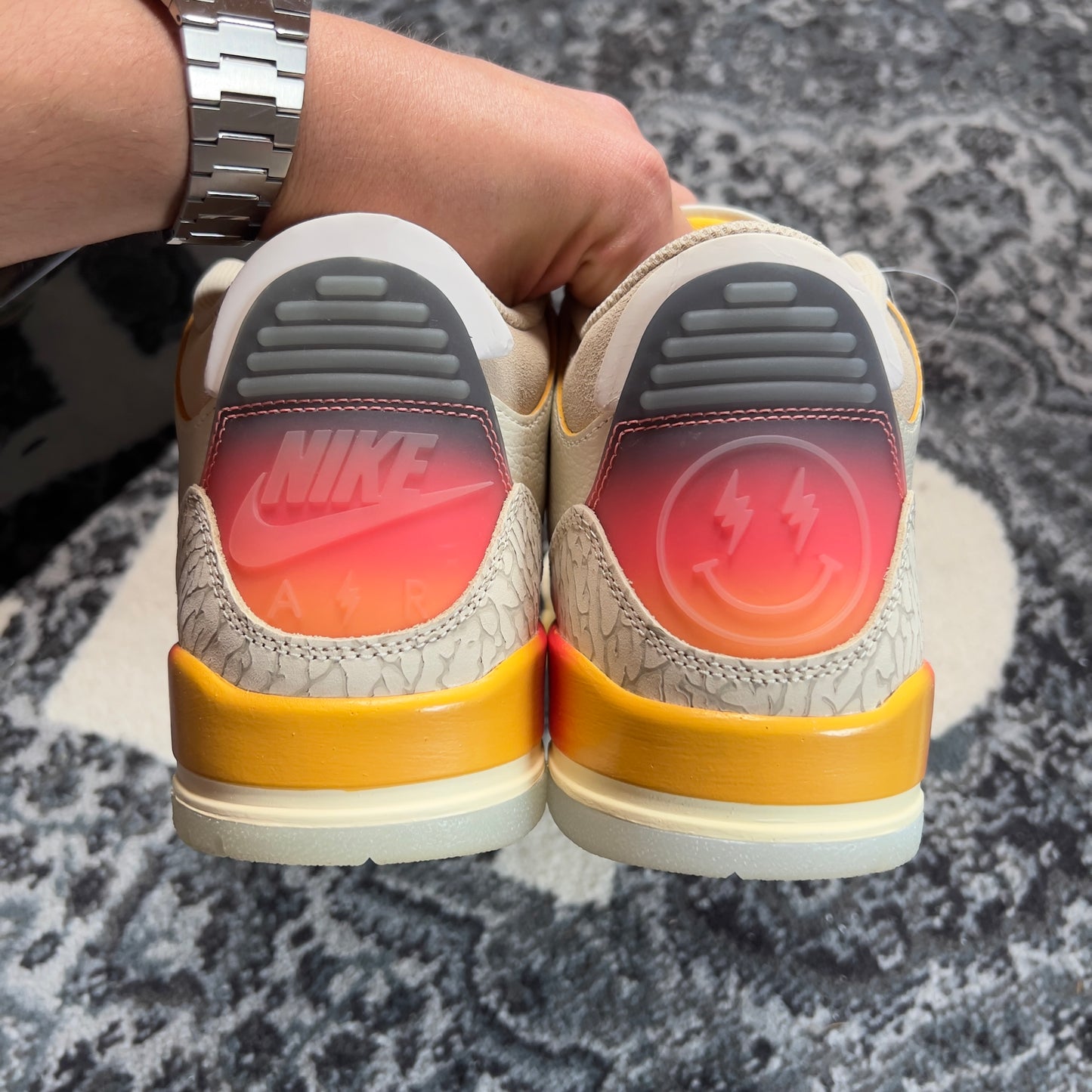 Jordan 3 J Balvin Medellín Sunset (45)