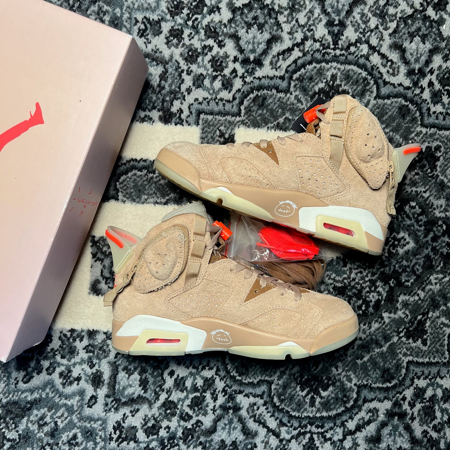 Jordan 6 Travis Scott Khaki (40)