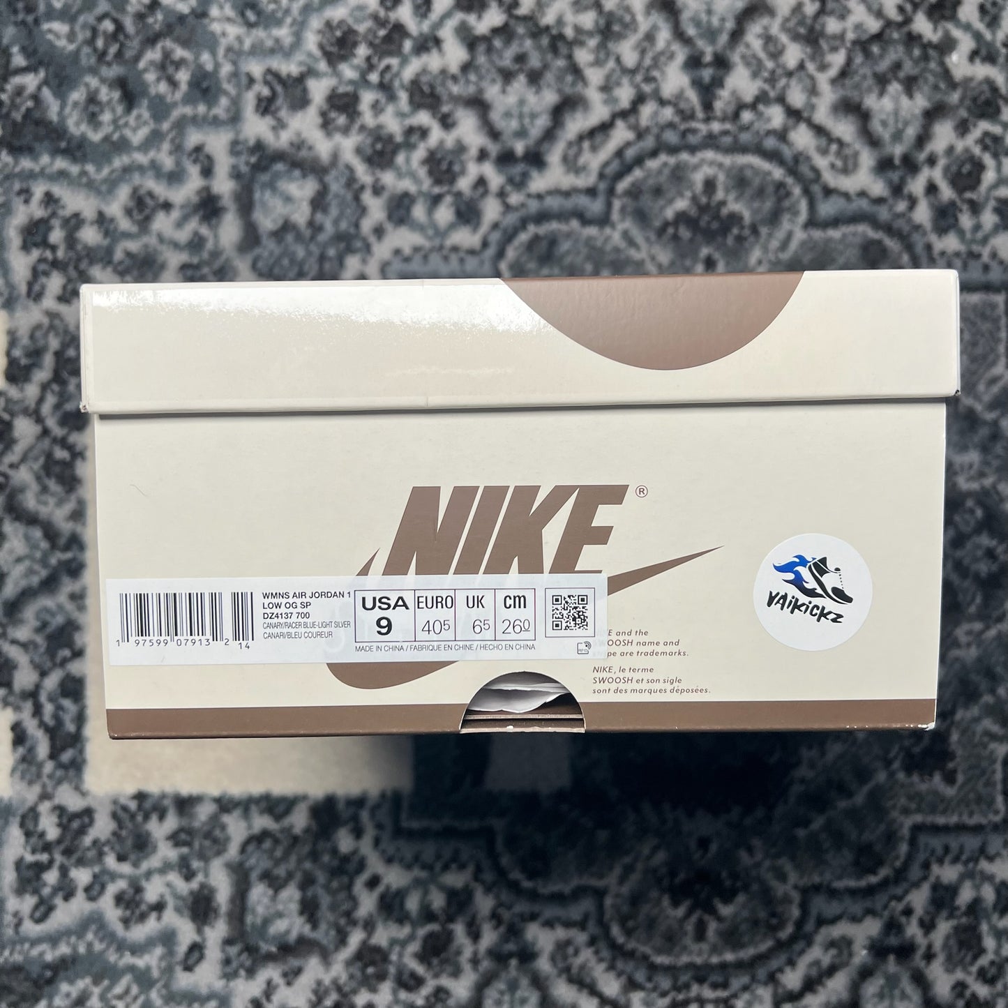 Jordan 1 low Travis Scott Canary (40.5)