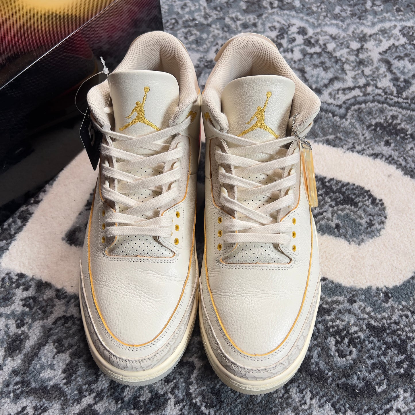 Jordan 3 J Balvin Medellín Sunset (45)