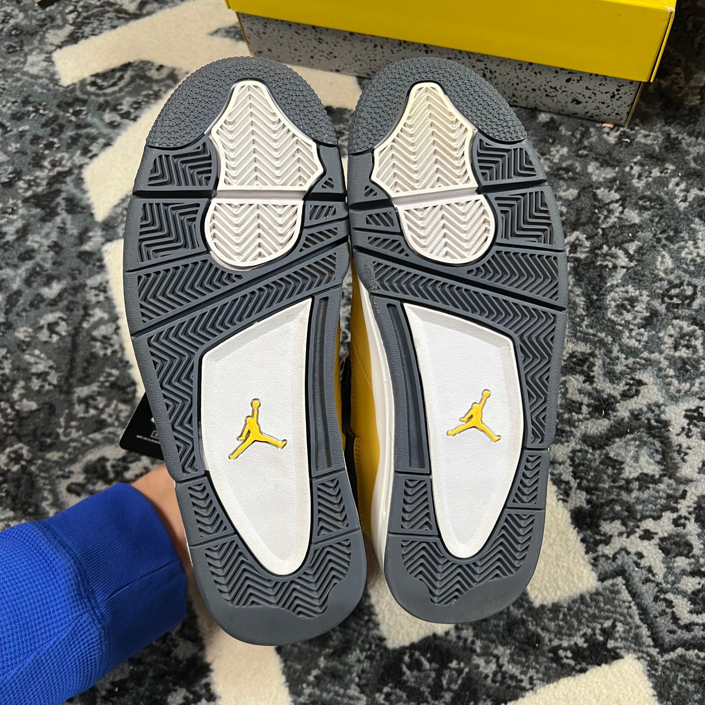 Jordan 4 Lightning (42)