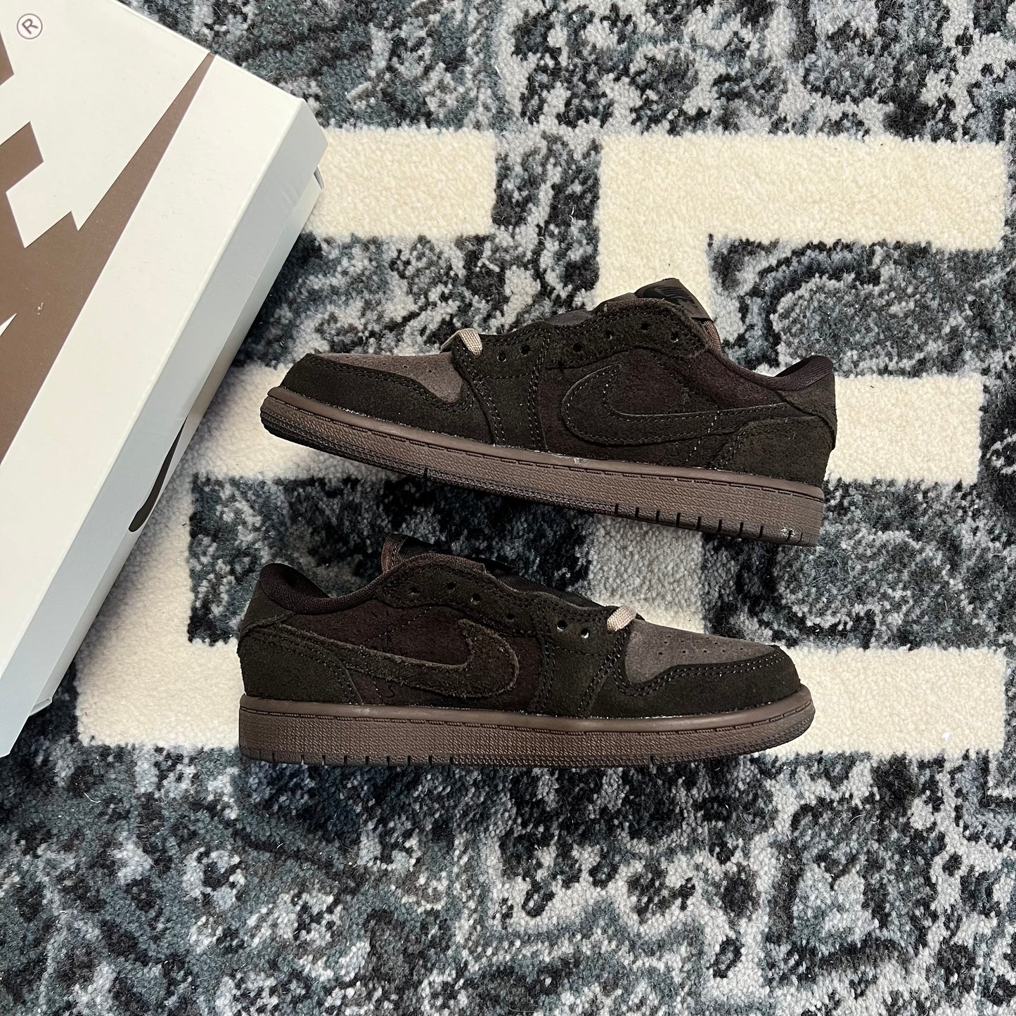 Jordan 1 low Travis Scott Velvet Brown (31)