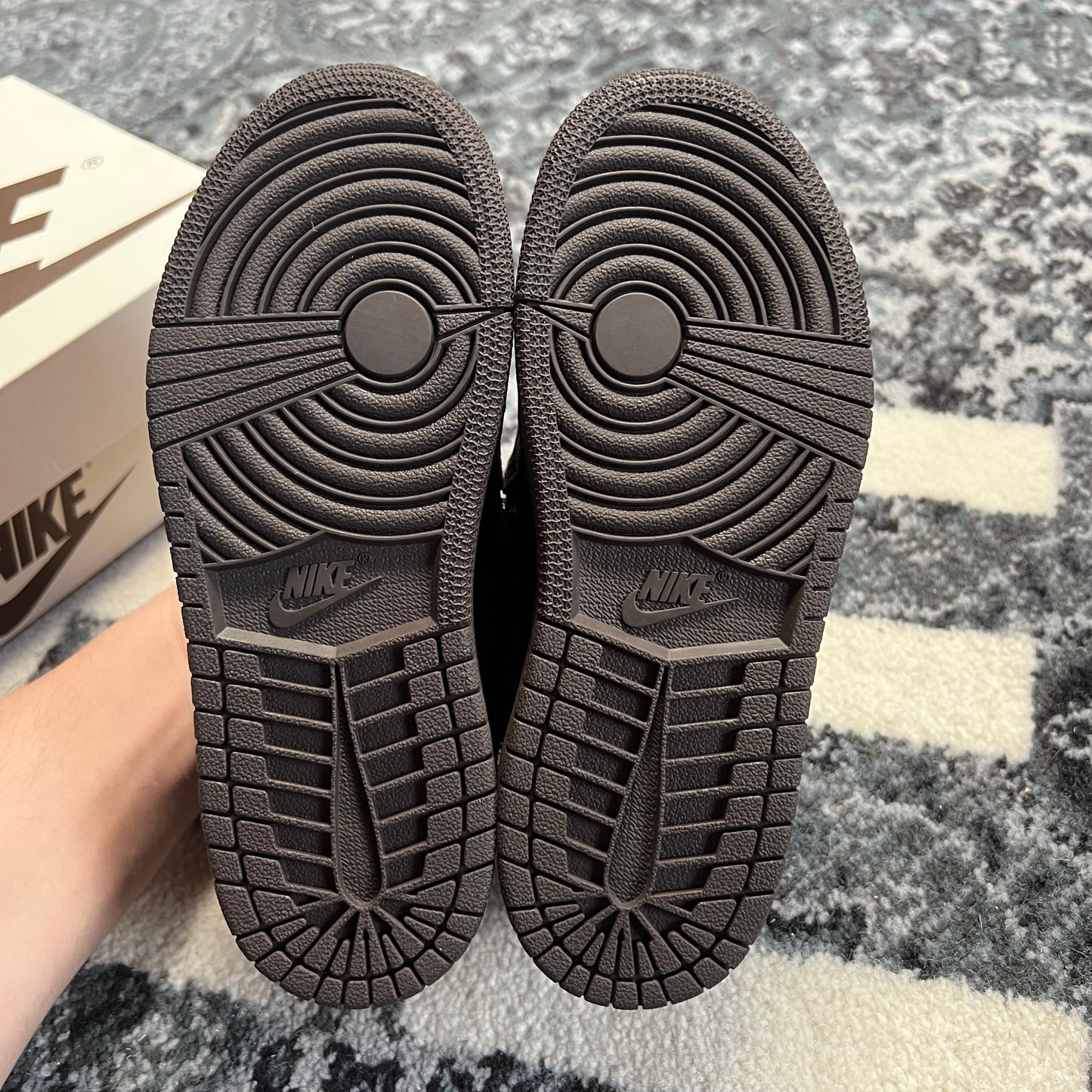 Jordan 1 low Travis Scott Velvet Brown (31)