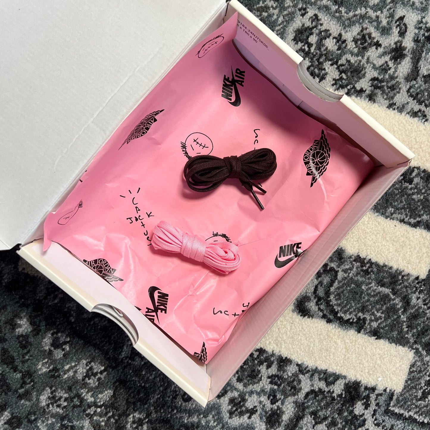 Jordan 1 low Travis Scott Velvet Brown (31)