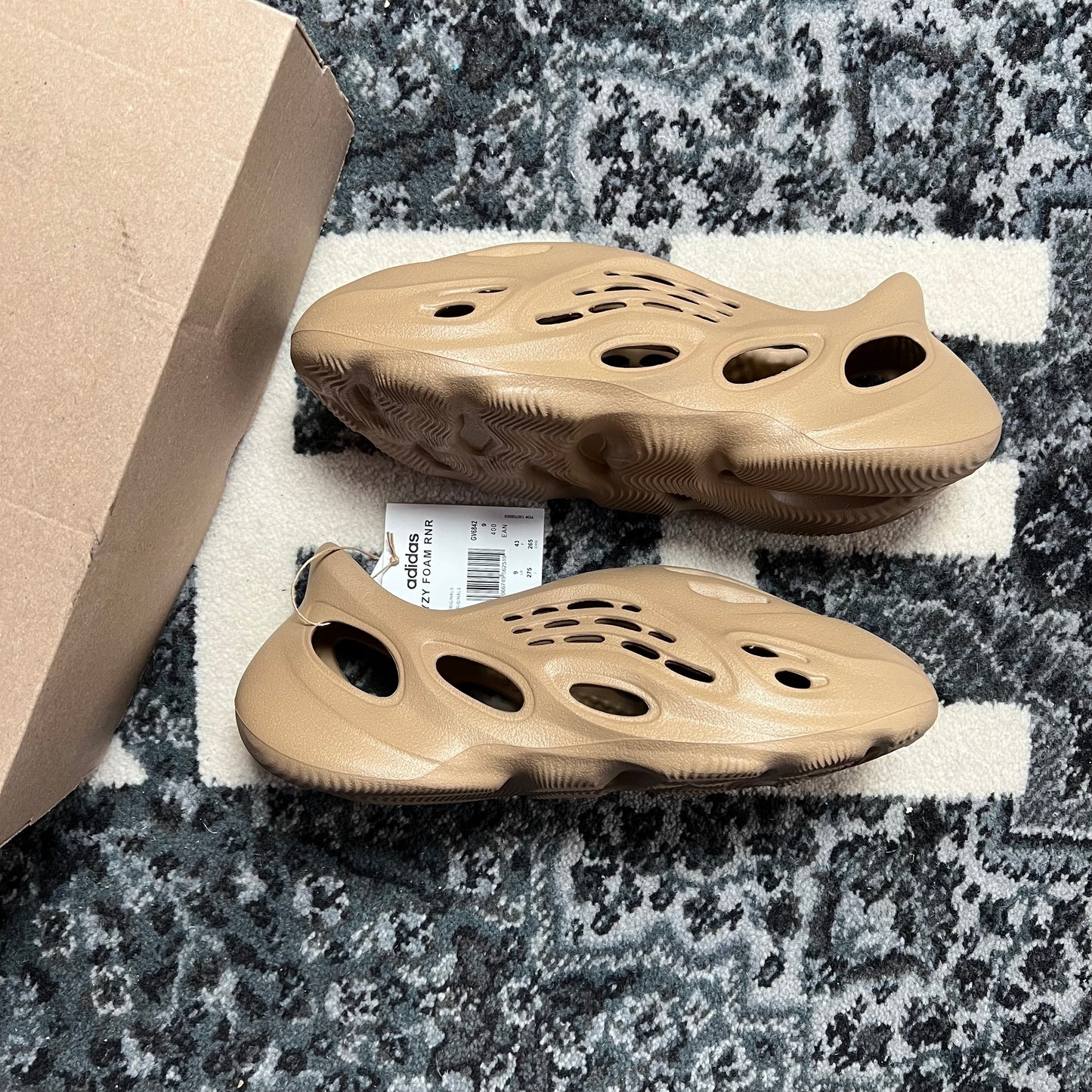 Yeezy Foam Runner (48)