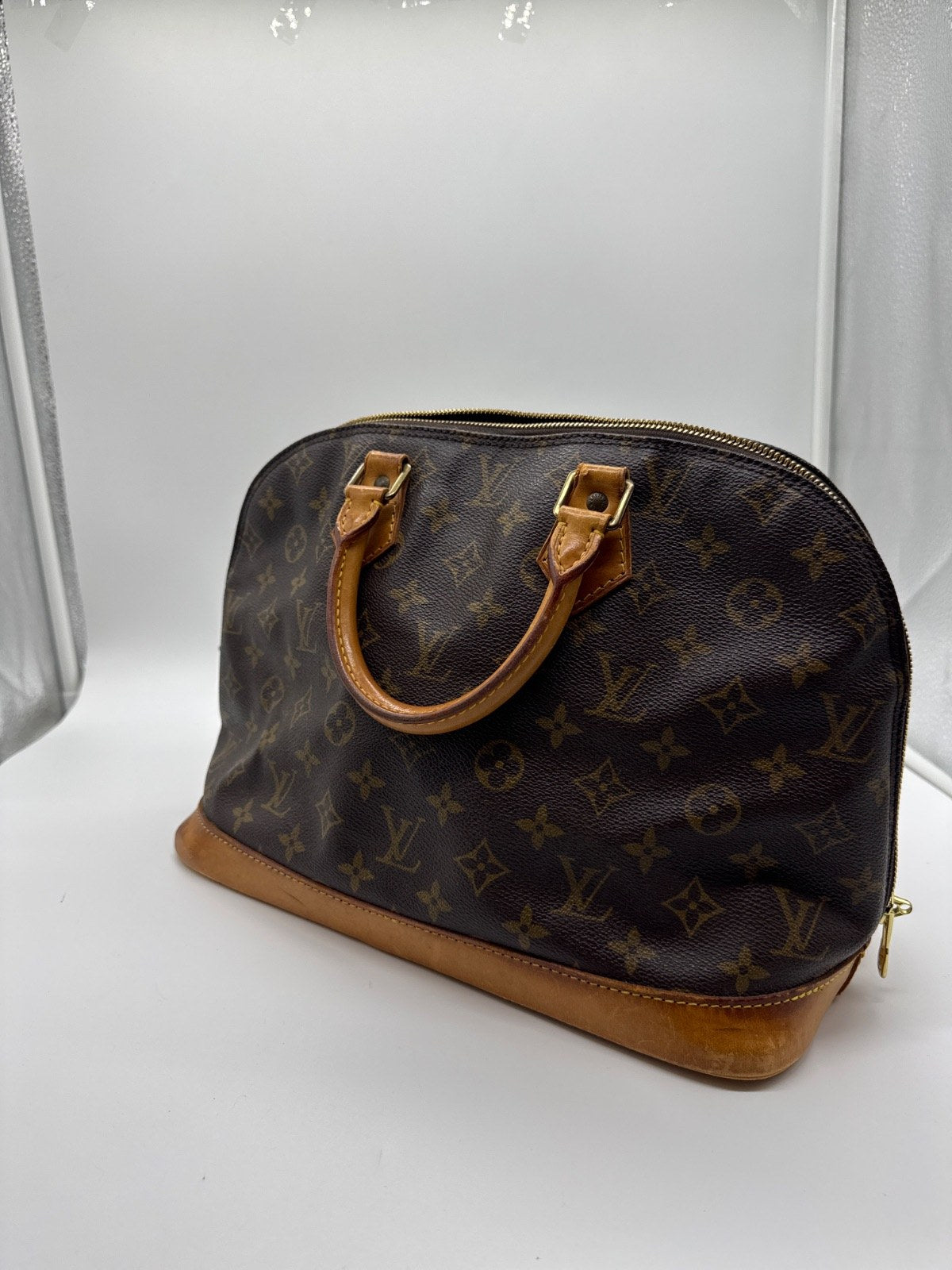 Louis Vuitton Alma Monogram Canvas VI0924