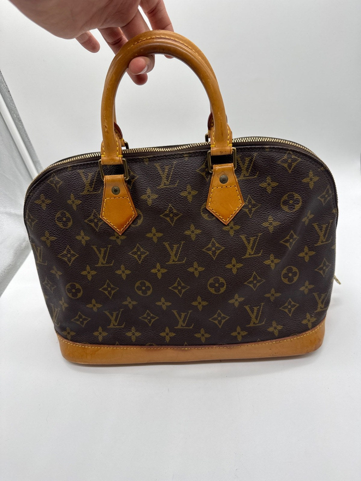 Louis Vuitton Alma Monogram Canvas VI1913