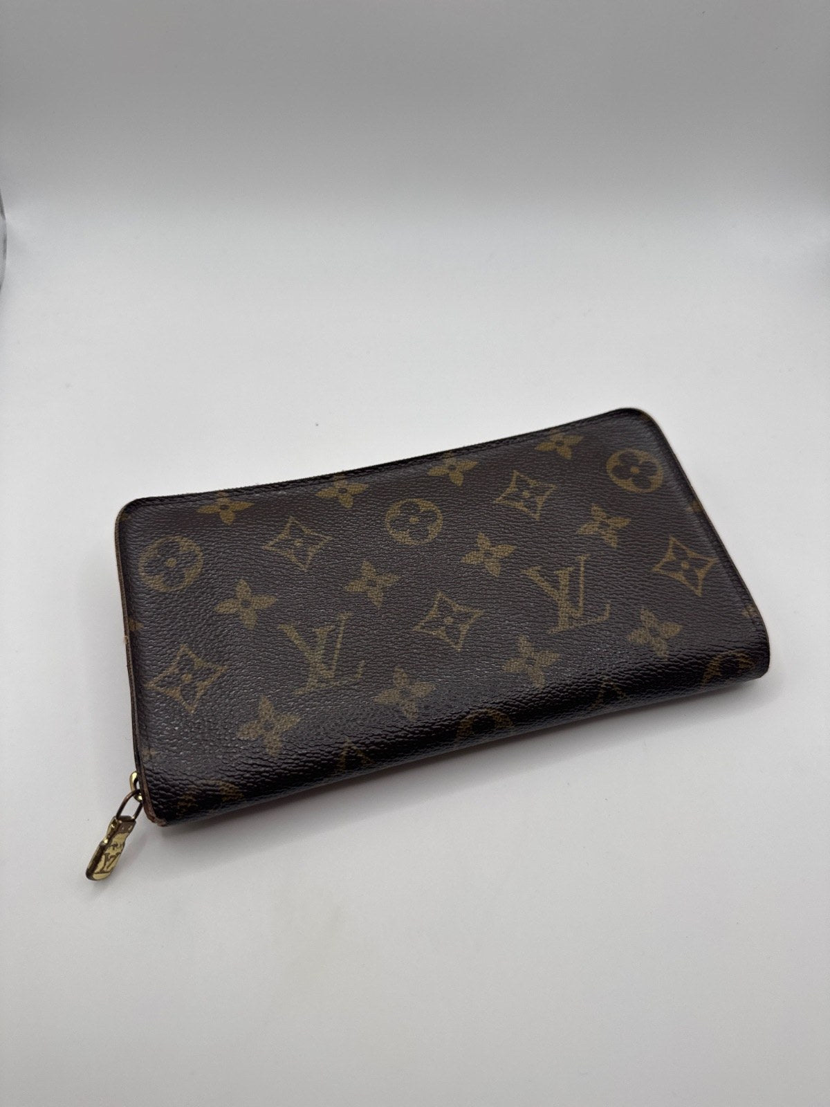Louis Vuitton Zip-Around Longwallet Monogram Canvas CA0056