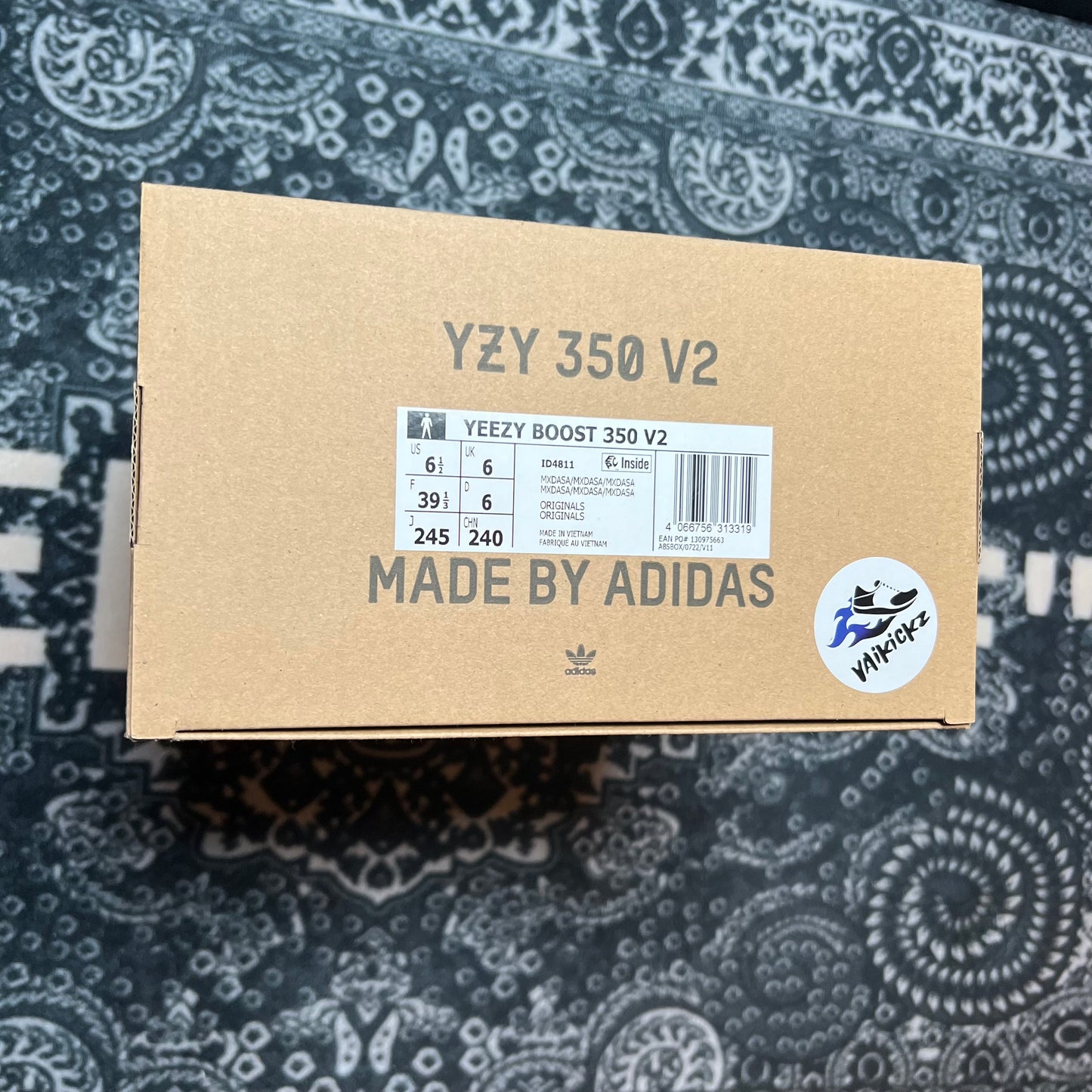 Yeezy 350 Dark Salt - EU 39