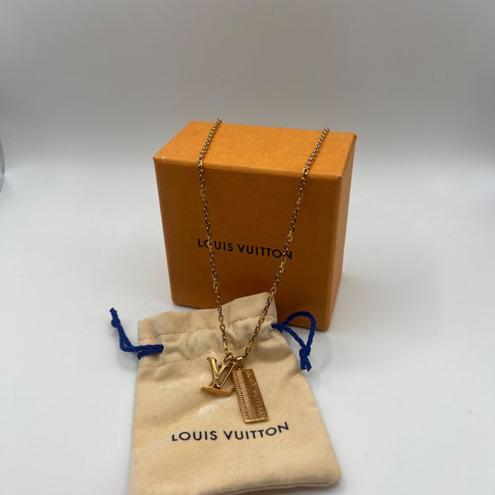 Louis Vuitton Essential LV Necklace Monogram Gold