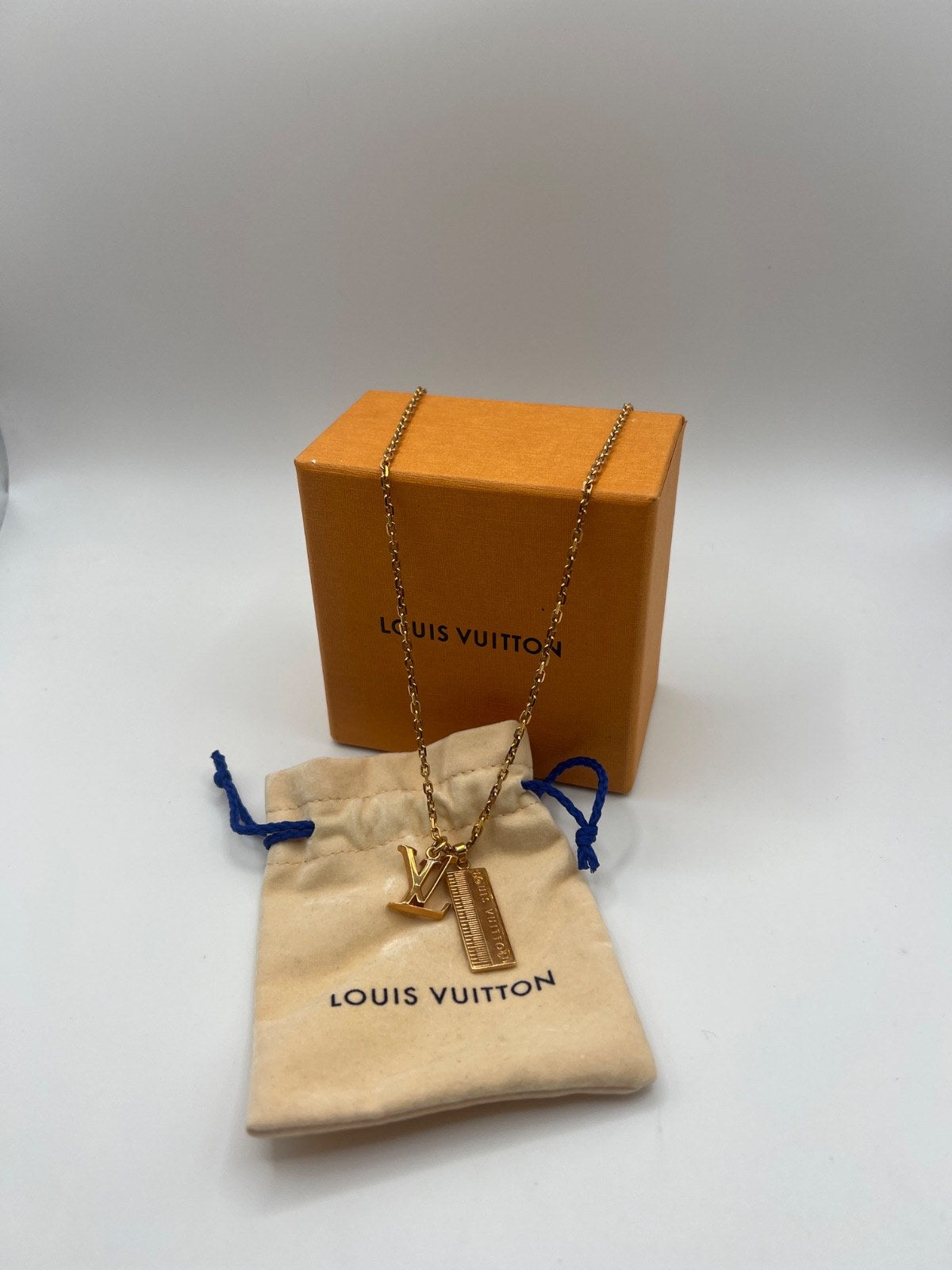 Louis Vuitton Essential LV Necklace Monogram Gold