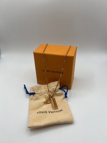 Louis Vuitton Essential LV Necklace Monogram Gold