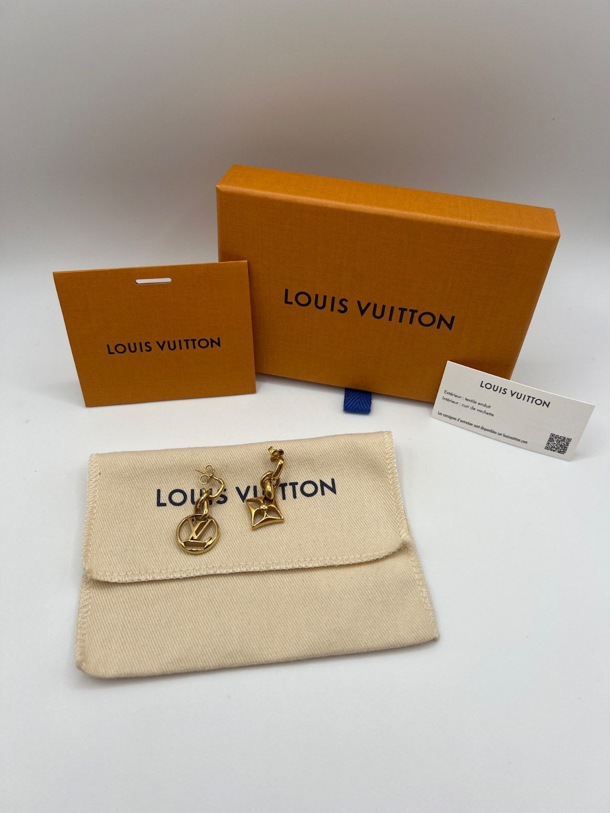 Louis Vuitton Essential LV Earrings Gold