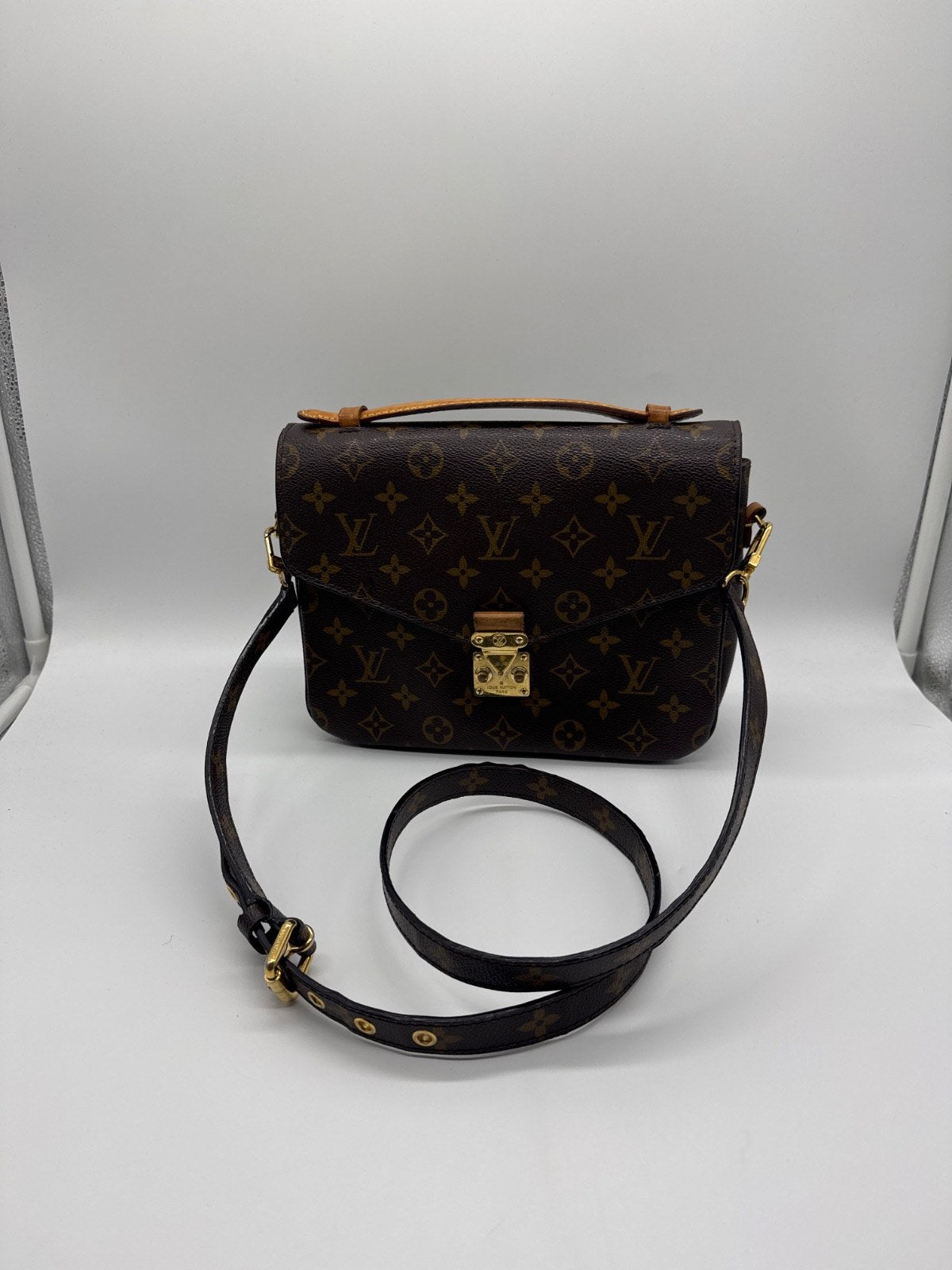 Louis Vuitton Pochette Métis Monogram Canvas DU2176