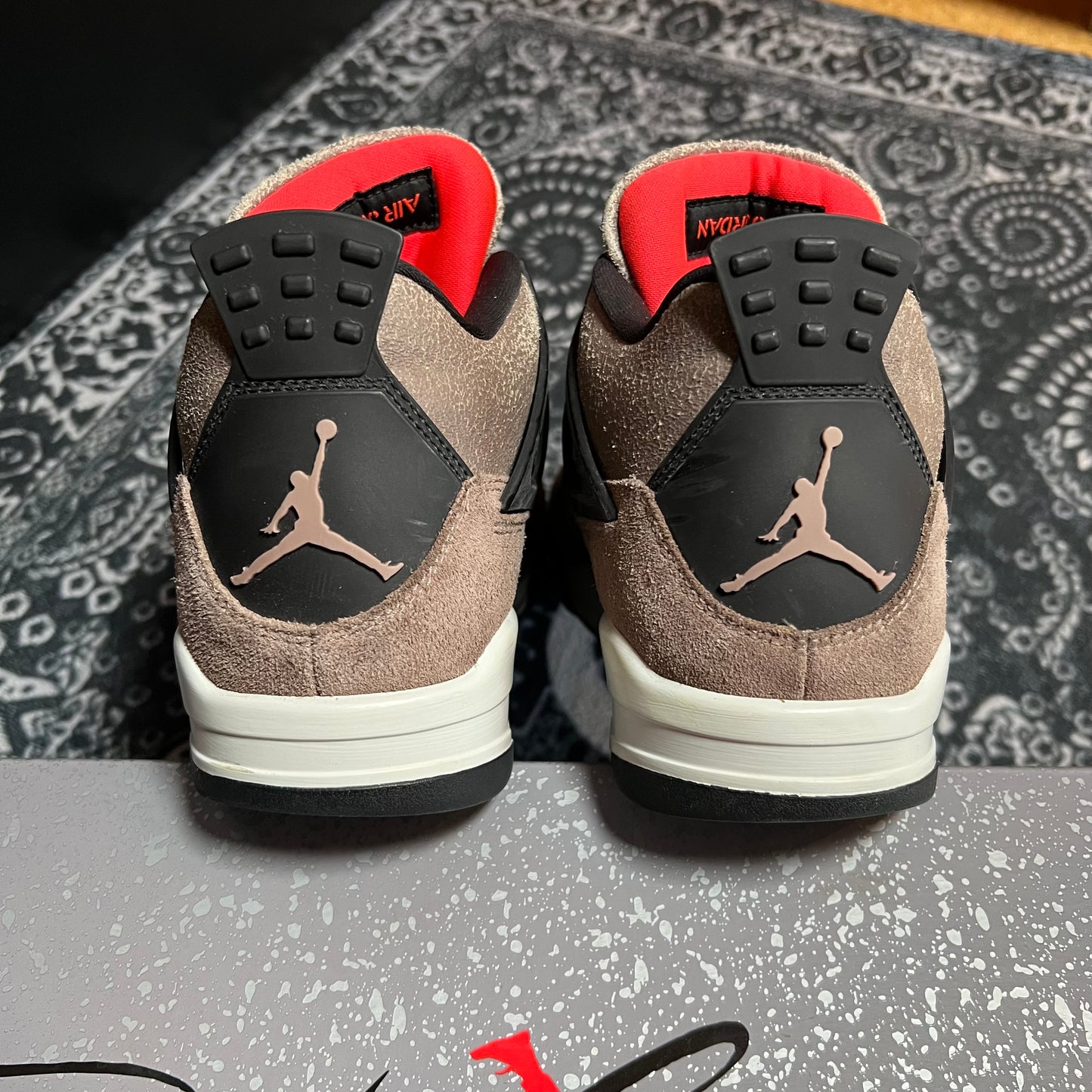 Jordan 4 Taupe Haze - EU 42