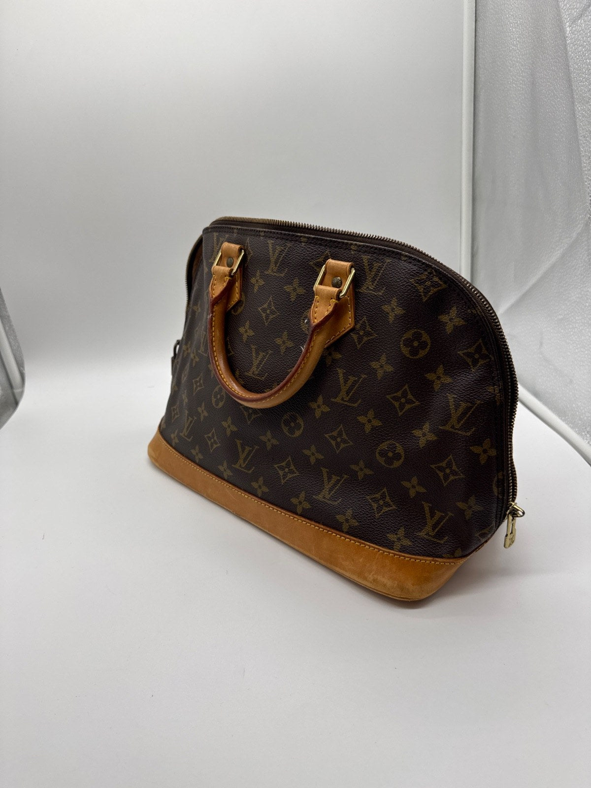 Louis Vuitton Alma Monogram Canvas VI1923