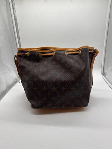 Louis Vuitton Petit Noé Monogram Canvas AR0940