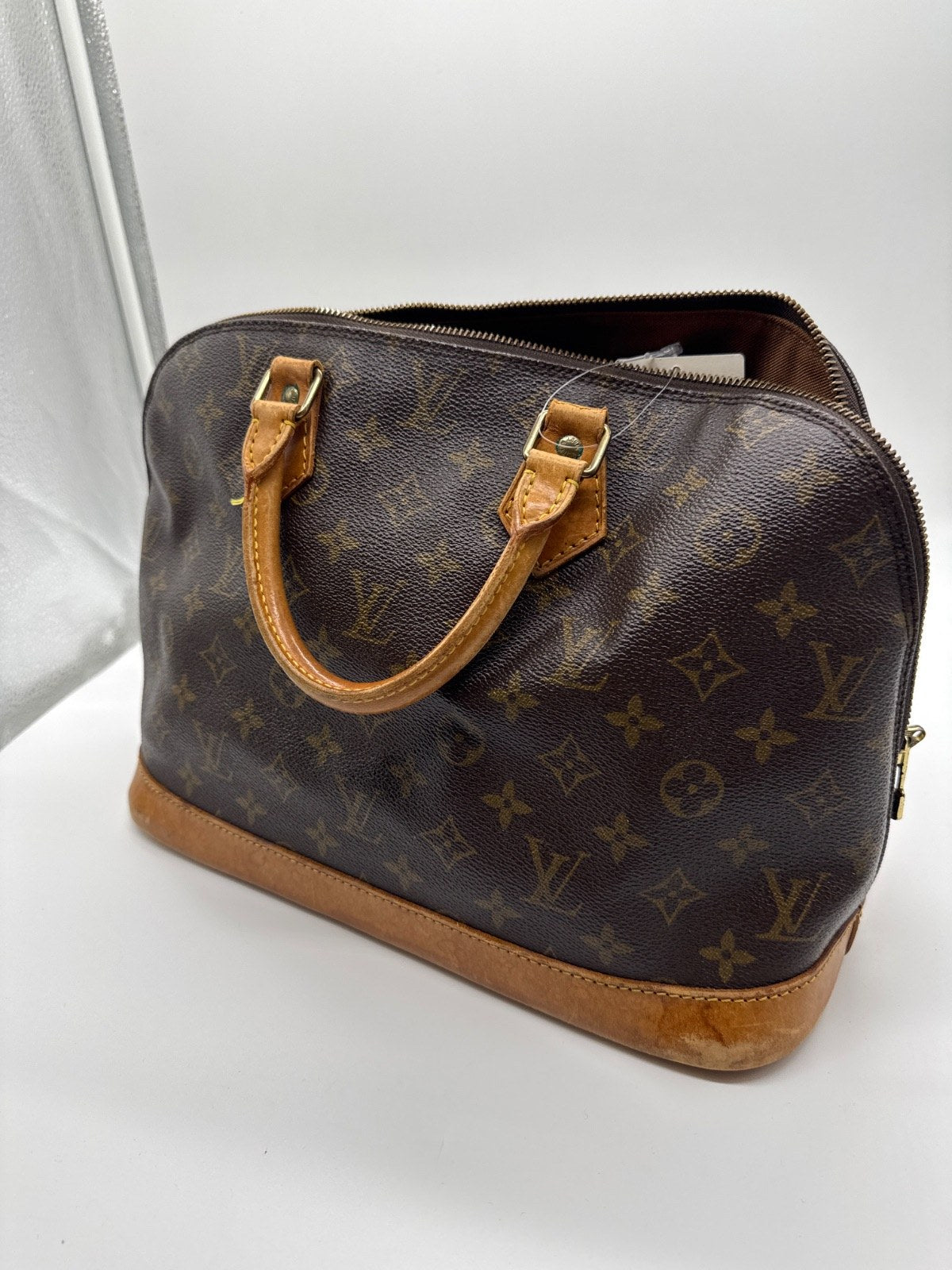 Louis Vuitton Alma Monogram Canvas VI0923