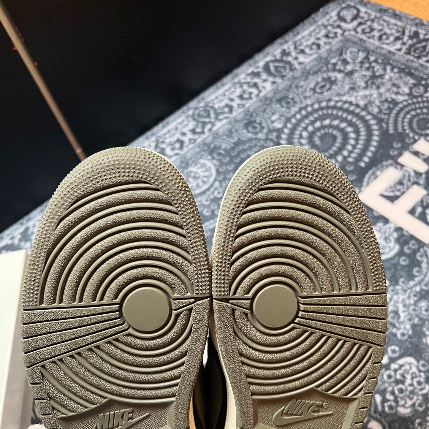 Jordan 1 low Travis Scott Olive - EU 42.5