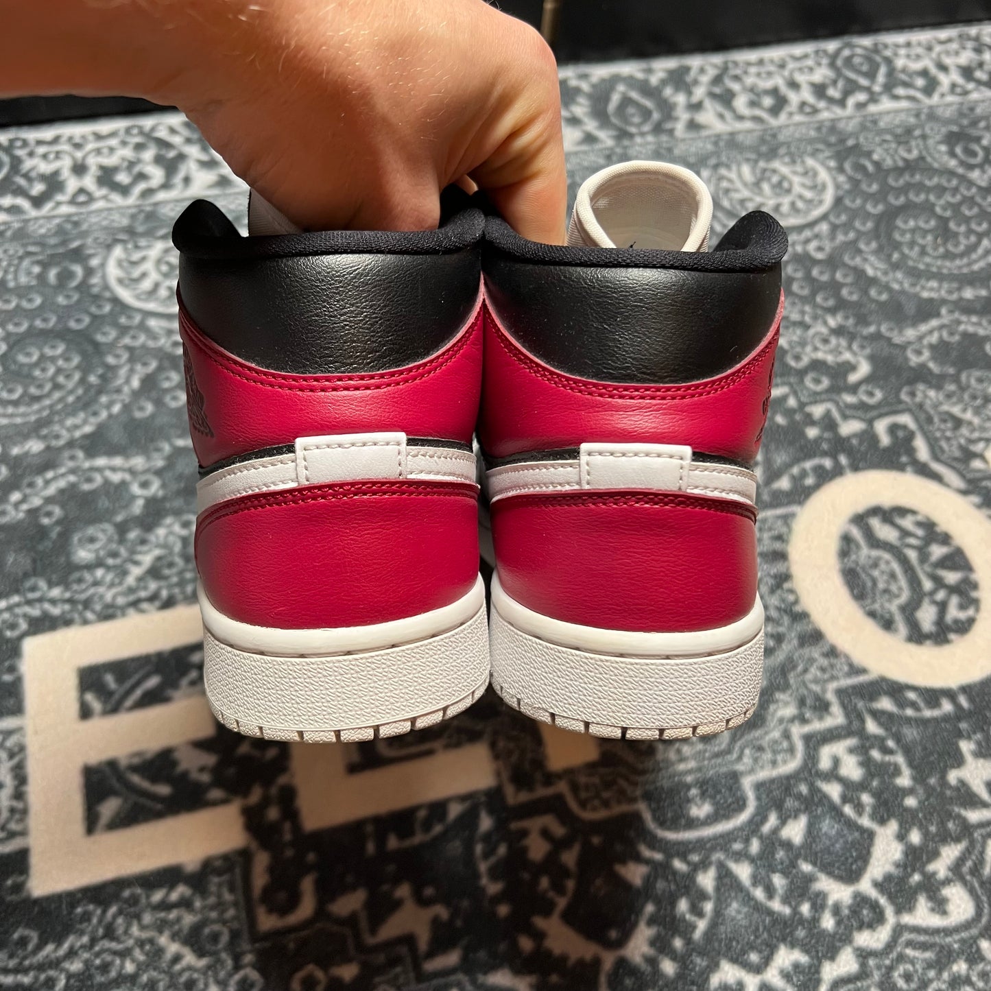 Jordan 1 Mid Black Noble Red - EU 39