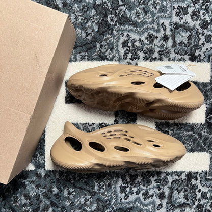 Yeezy Foam Runner (48)