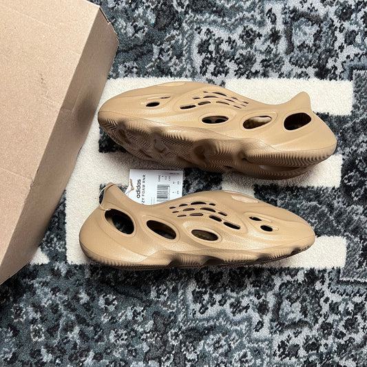 Yeezy Foam Runner (48)