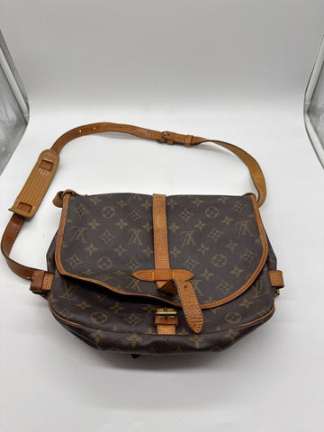 Louis Vuitton Saumur 30 Monogram Canvas 881 VI