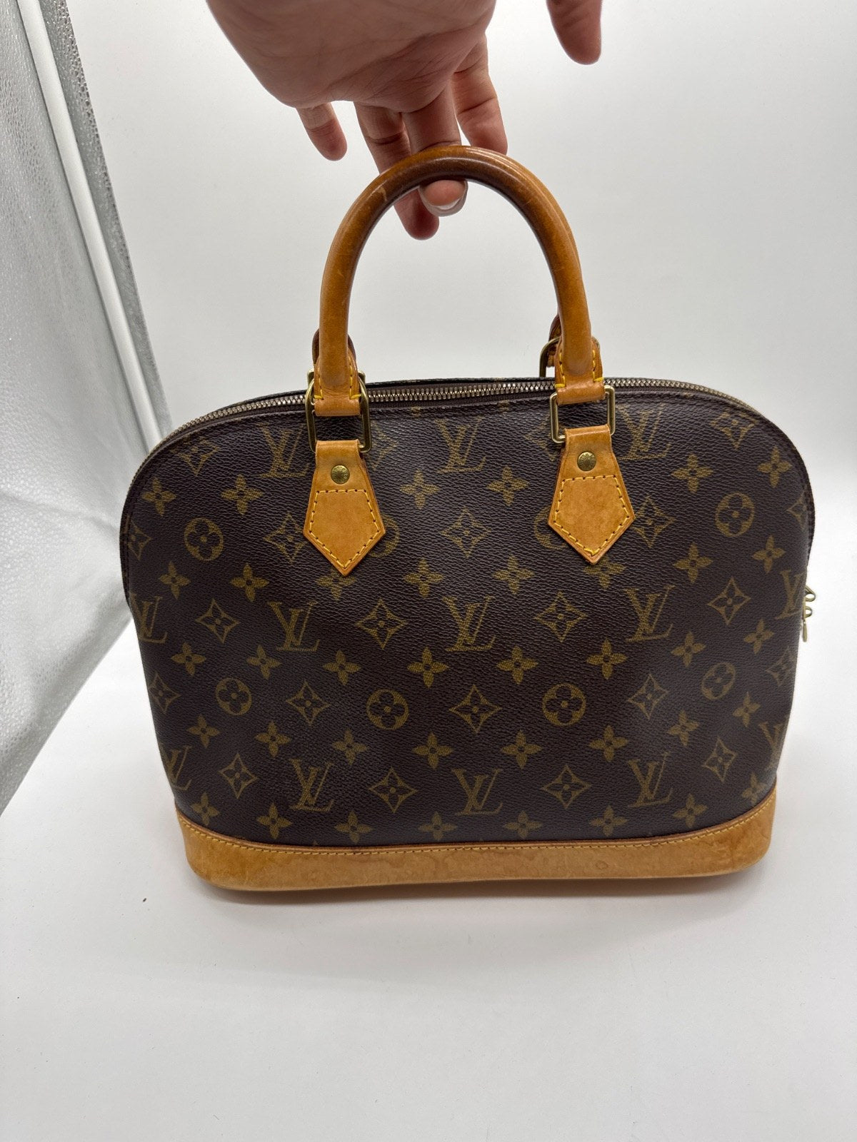 Louis Vuitton Alma Monogram Canvas VI1919