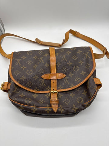 Louis Vuitton Saumur 30 Monogram Canvas AR0953