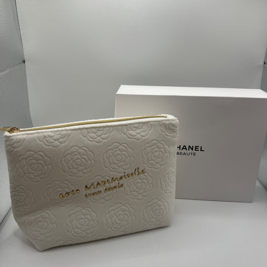 Chanel Coco Mademoiselle Crush Absolu Pouch White