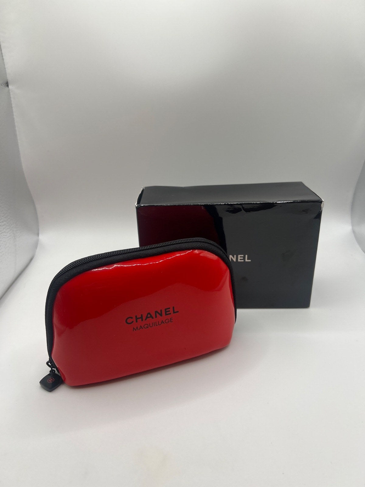 Chanel Maquillage Cosmetic Pouch Red